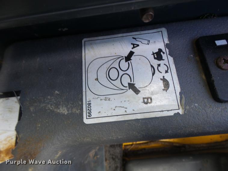 image for item DB5839 2010 Gehl CTL75 skid steer