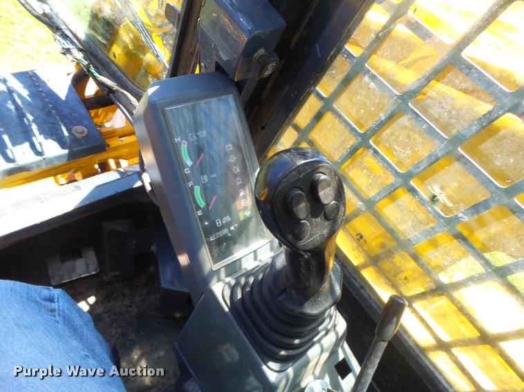 image for item DB5839 2010 Gehl CTL75 skid steer