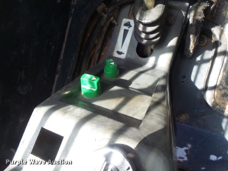 image for item DB5839 2010 Gehl CTL75 skid steer