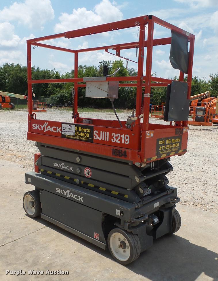 image for item DB7432 2015 Sky Jack SJIII 3219 scissor lift