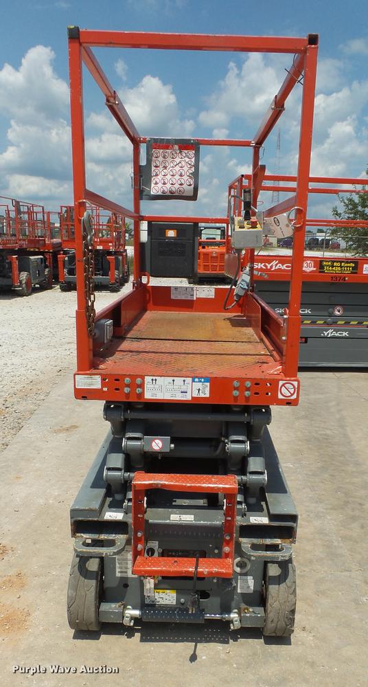 image for item DB7432 2015 Sky Jack SJIII 3219 scissor lift