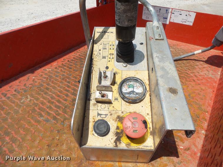 image for item DB7432 2015 Sky Jack SJIII 3219 scissor lift
