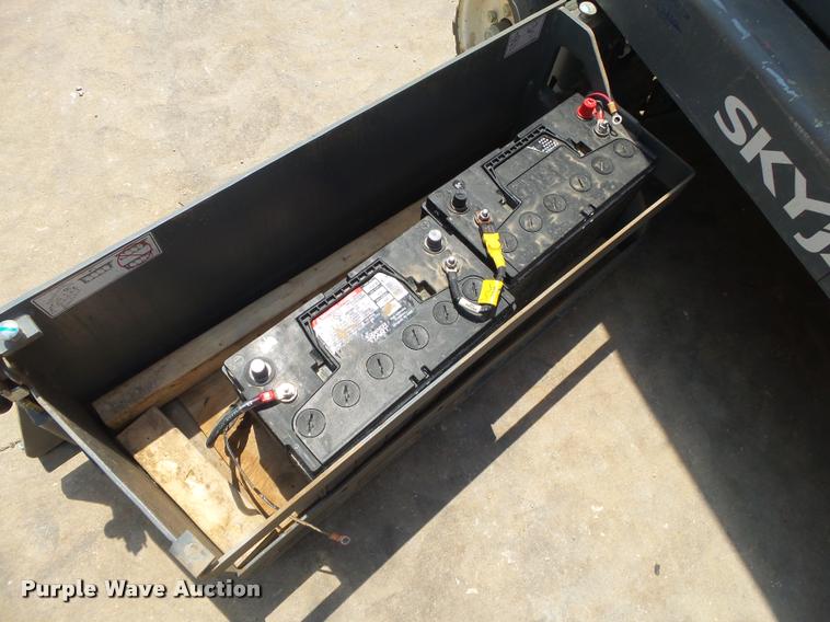 image for item DB7432 2015 Sky Jack SJIII 3219 scissor lift