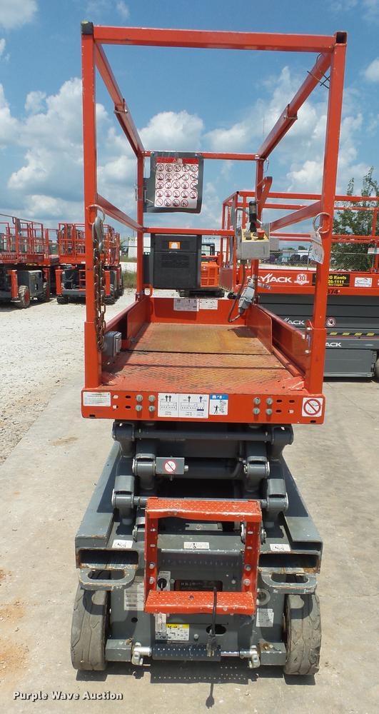 image for item DB7432 2015 Sky Jack SJIII 3219 scissor lift