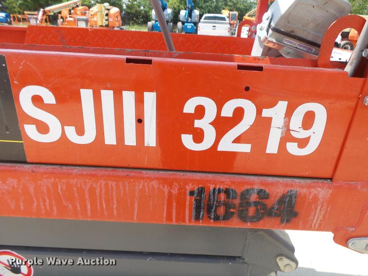 image for item DB7432 2015 Sky Jack SJIII 3219 scissor lift