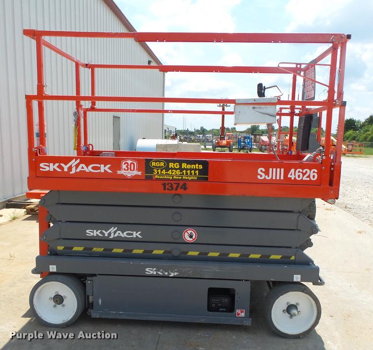 image for item DB7433 2015 Sky Jack SJIII 4626 scissor lift