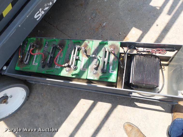 image for item DB7433 2015 Sky Jack SJIII 4626 scissor lift