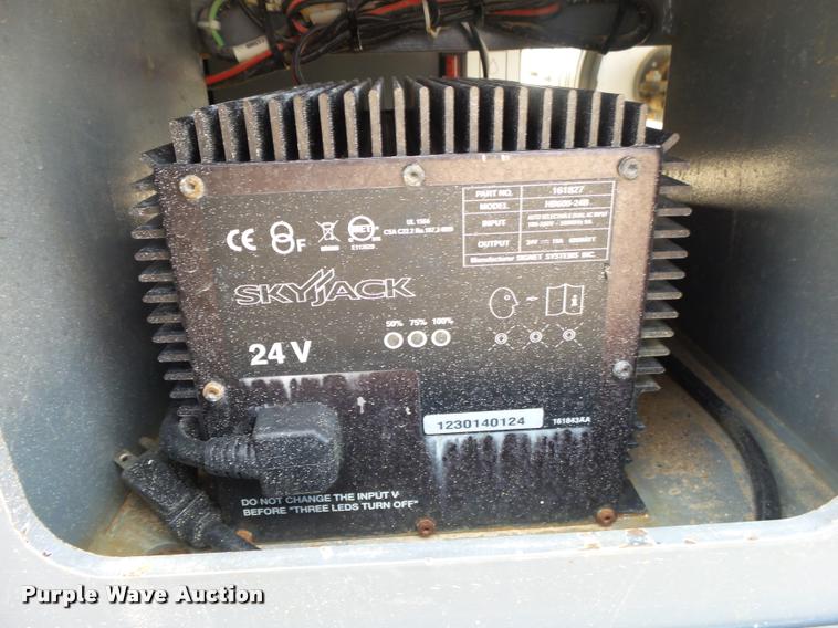 image for item DB7433 2015 Sky Jack SJIII 4626 scissor lift