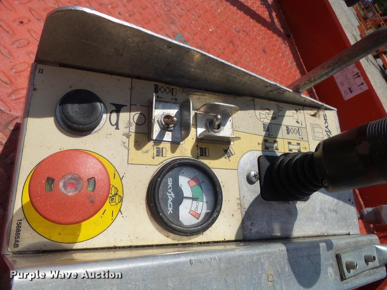 image for item DB7433 2015 Sky Jack SJIII 4626 scissor lift