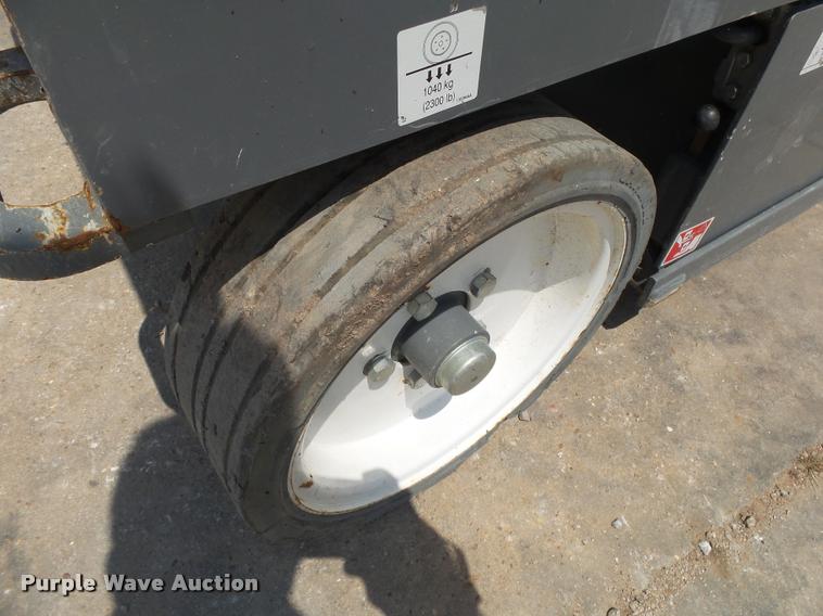 image for item DB7433 2015 Sky Jack SJIII 4626 scissor lift