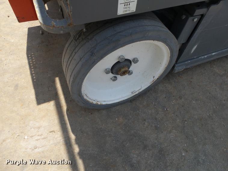 image for item DB7433 2015 Sky Jack SJIII 4626 scissor lift