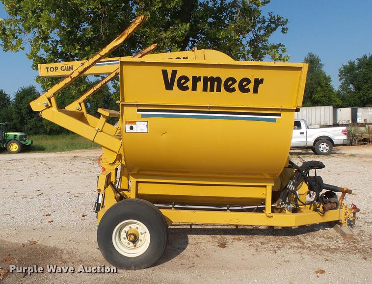image for item DB7440 Vermeer Top Gun bale shredder