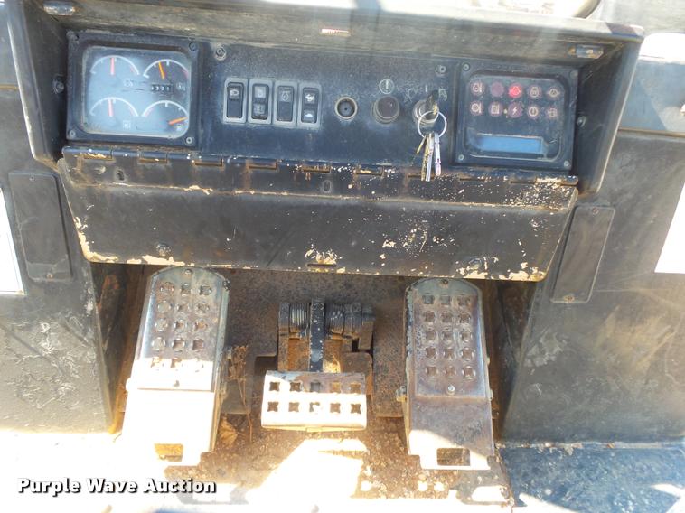 image for item DB7450 2000 Caterpillar 953C track loader