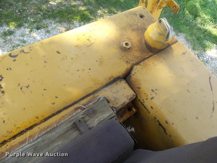 image for item DB7457 Caterpillar 977L track loader