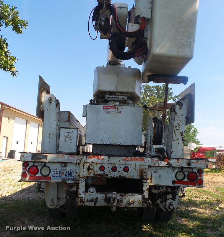 image for item DB7458 1998 International 4900 bucket truck
