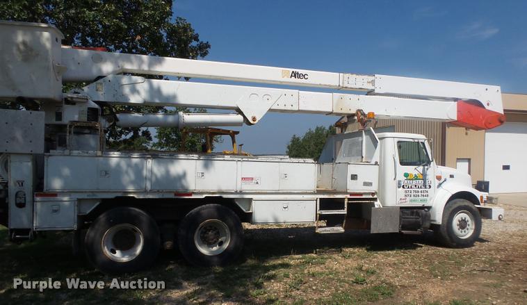 image for item DB7458 1998 International 4900 bucket truck
