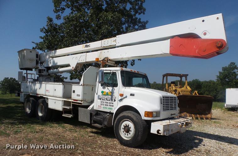 image for item DB7458 1998 International 4900 bucket truck