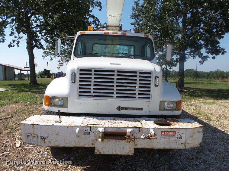 image for item DB7458 1998 International 4900 bucket truck