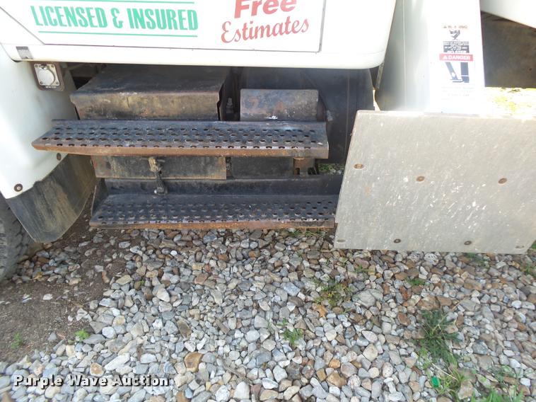 image for item DB7458 1998 International 4900 bucket truck