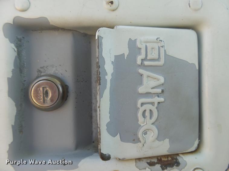 image for item DB7458 1998 International 4900 bucket truck