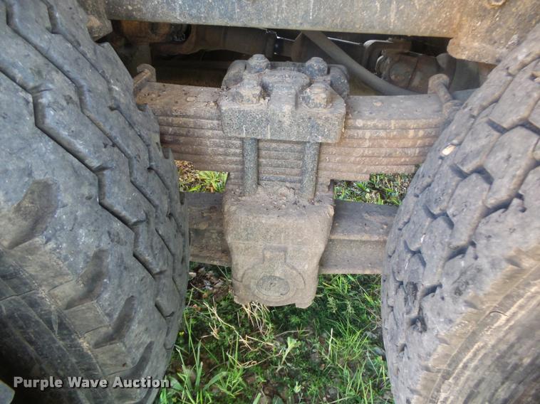 image for item DB7458 1998 International 4900 bucket truck