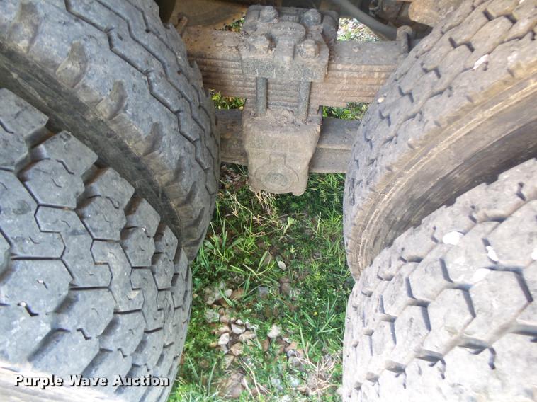 image for item DB7458 1998 International 4900 bucket truck