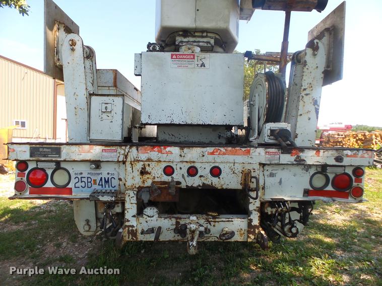 image for item DB7458 1998 International 4900 bucket truck