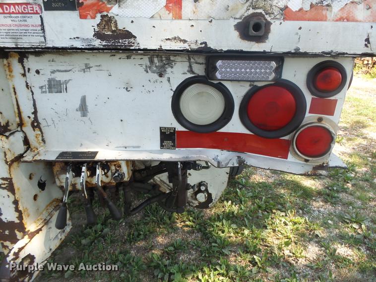 image for item DB7458 1998 International 4900 bucket truck