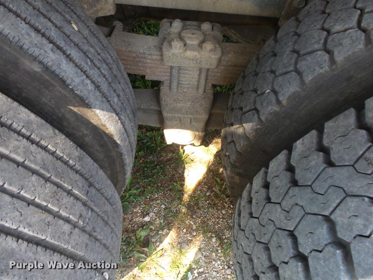 image for item DB7458 1998 International 4900 bucket truck