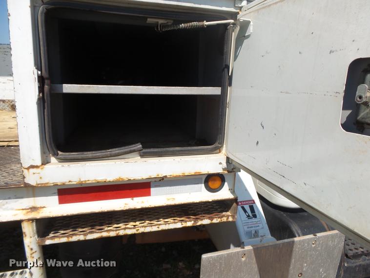 image for item DB7458 1998 International 4900 bucket truck