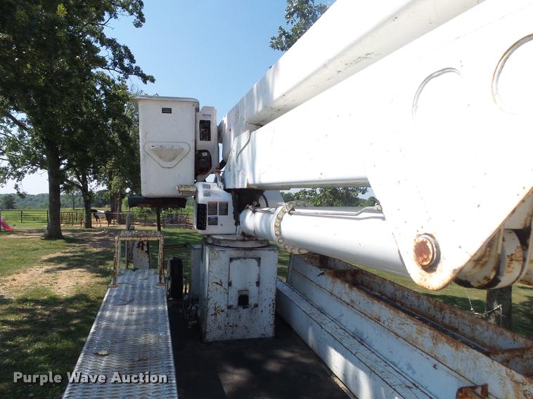 image for item DB7458 1998 International 4900 bucket truck