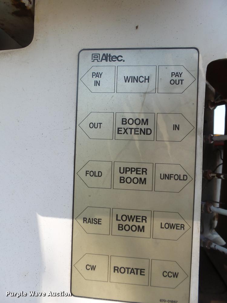 image for item DB7458 1998 International 4900 bucket truck