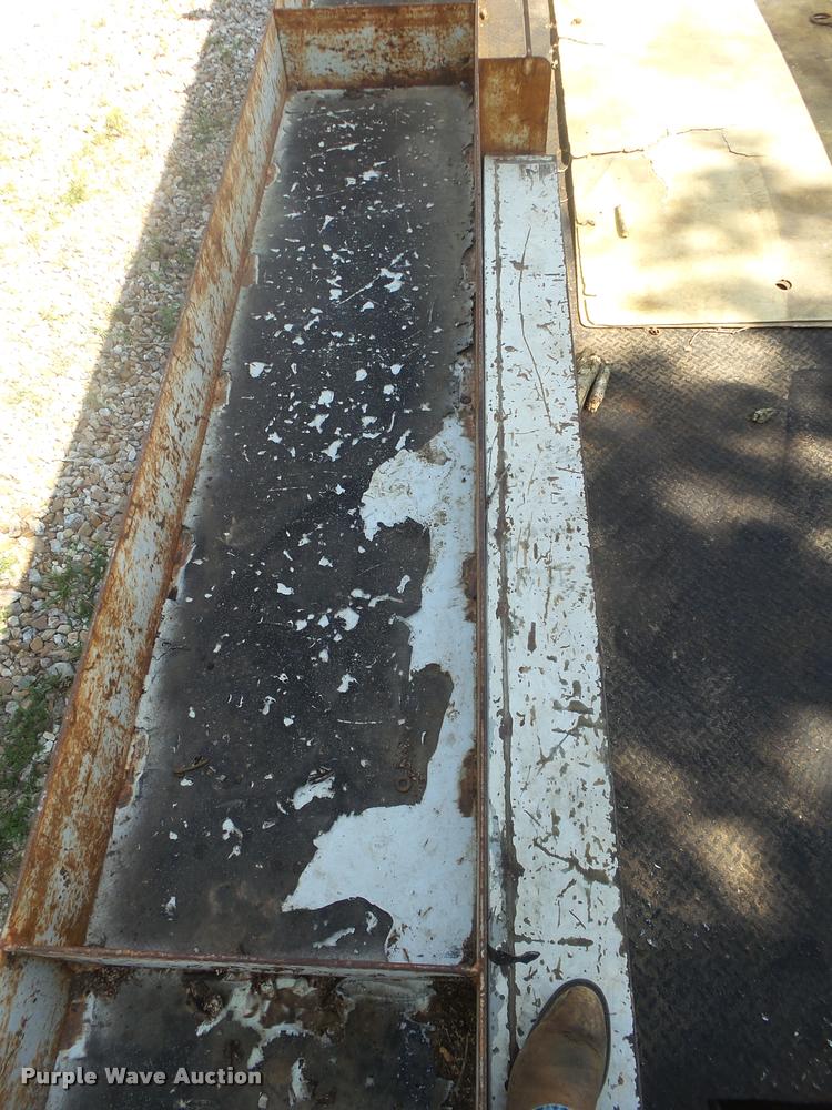 image for item DB7458 1998 International 4900 bucket truck