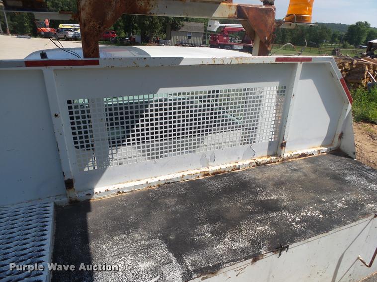 image for item DB7458 1998 International 4900 bucket truck