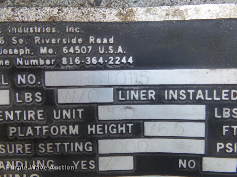 image for item DB7458 1998 International 4900 bucket truck