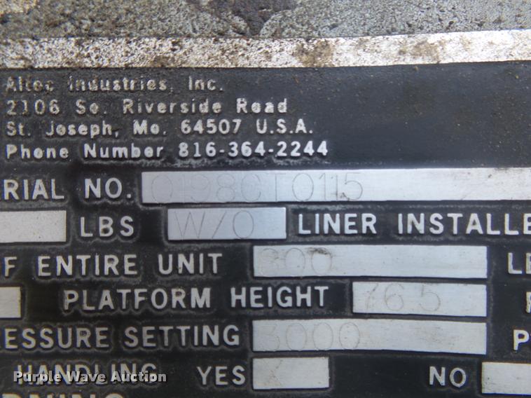 image for item DB7458 1998 International 4900 bucket truck