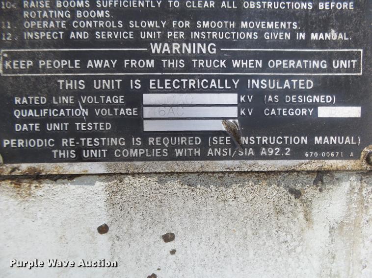 image for item DB7458 1998 International 4900 bucket truck