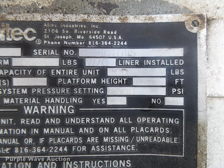 image for item DB7458 1998 International 4900 bucket truck