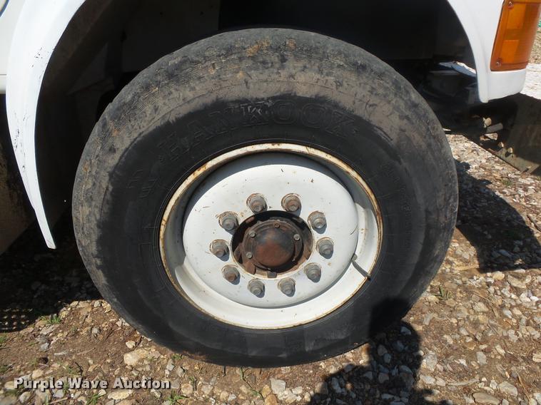 image for item DB7458 1998 International 4900 bucket truck