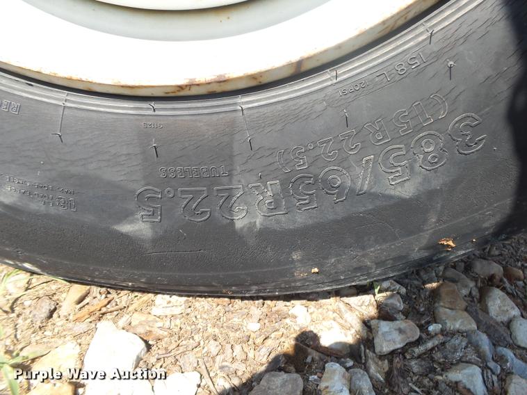 image for item DB7458 1998 International 4900 bucket truck