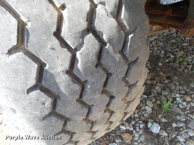 image for item DB7458 1998 International 4900 bucket truck