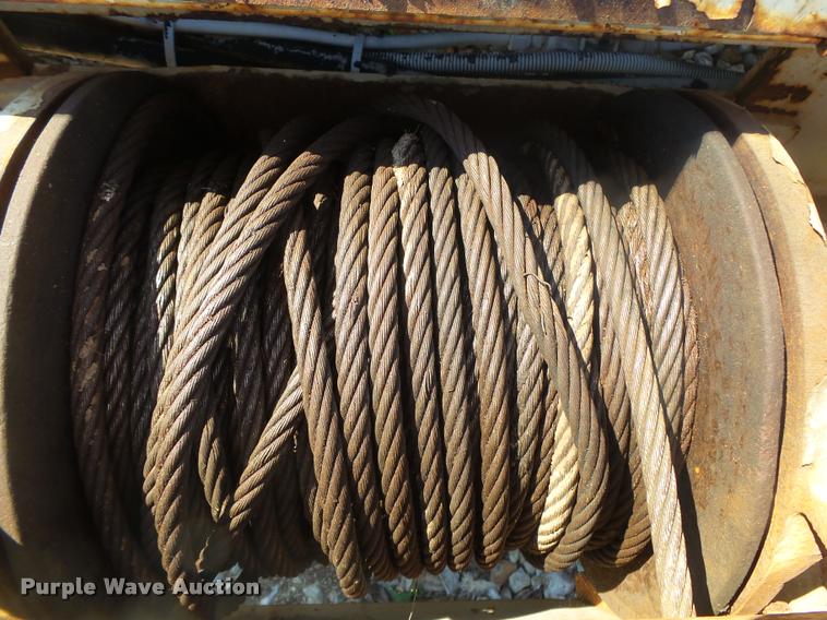 image for item DB7458 1998 International 4900 bucket truck