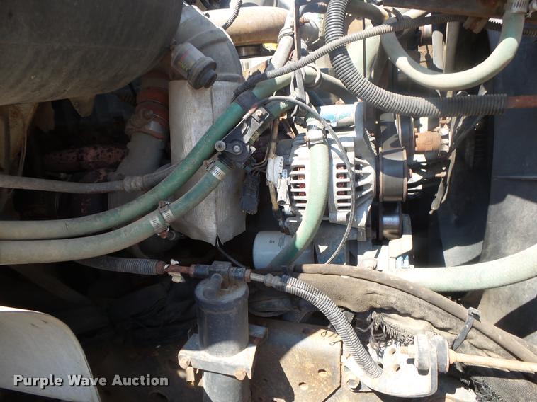 image for item DB7458 1998 International 4900 bucket truck