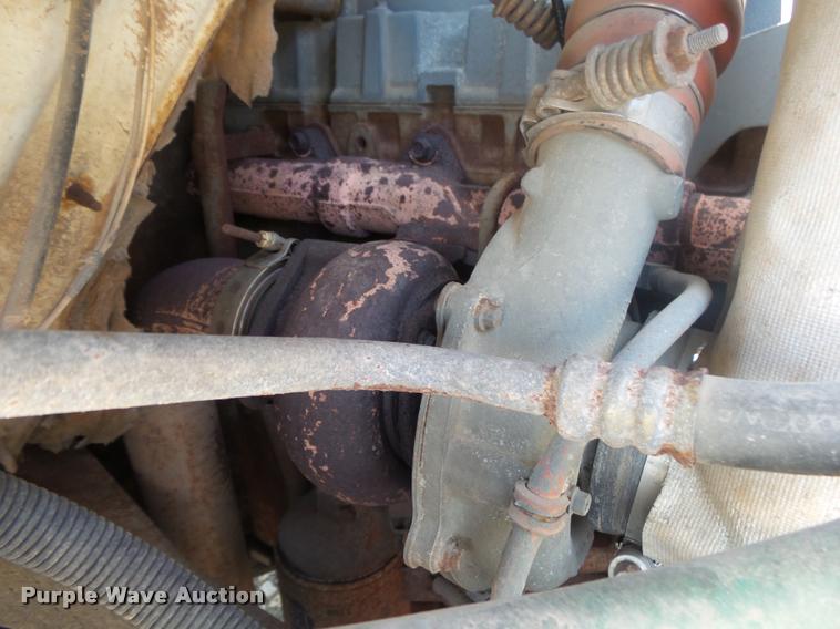 image for item DB7458 1998 International 4900 bucket truck