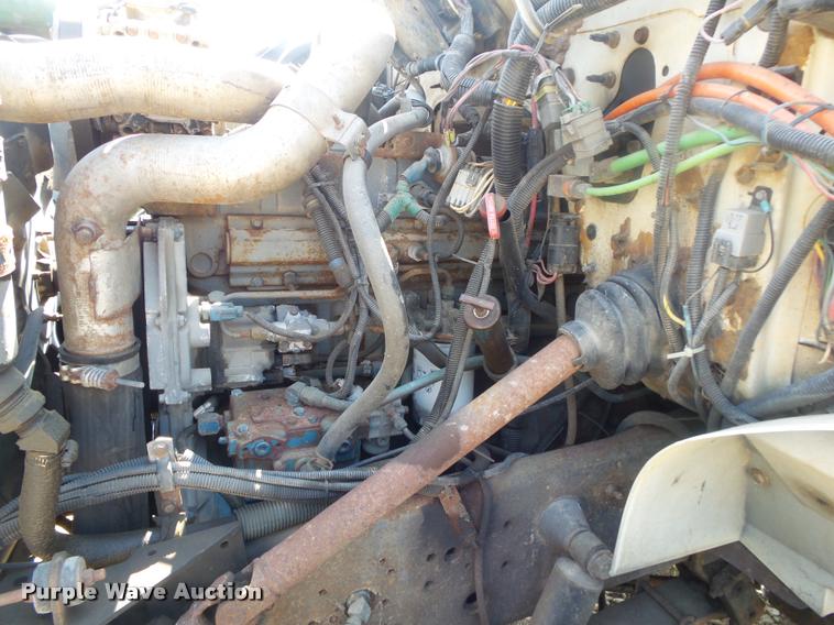 image for item DB7458 1998 International 4900 bucket truck