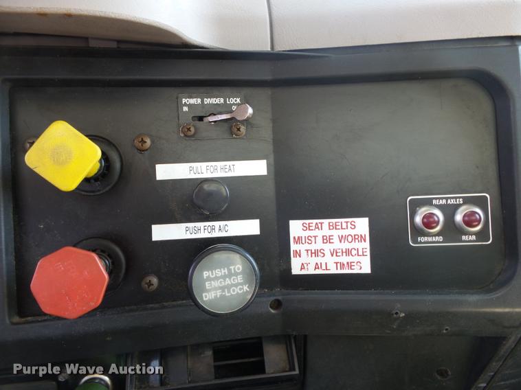 image for item DB7458 1998 International 4900 bucket truck