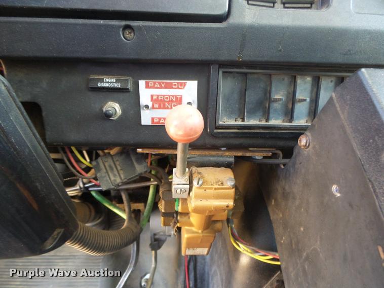 image for item DB7458 1998 International 4900 bucket truck