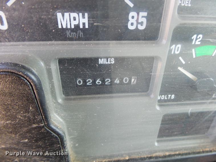 image for item DB7458 1998 International 4900 bucket truck