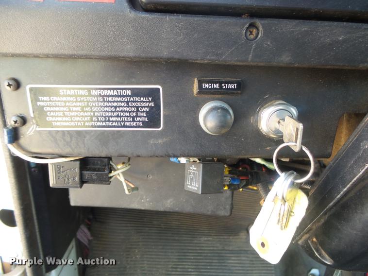 image for item DB7458 1998 International 4900 bucket truck