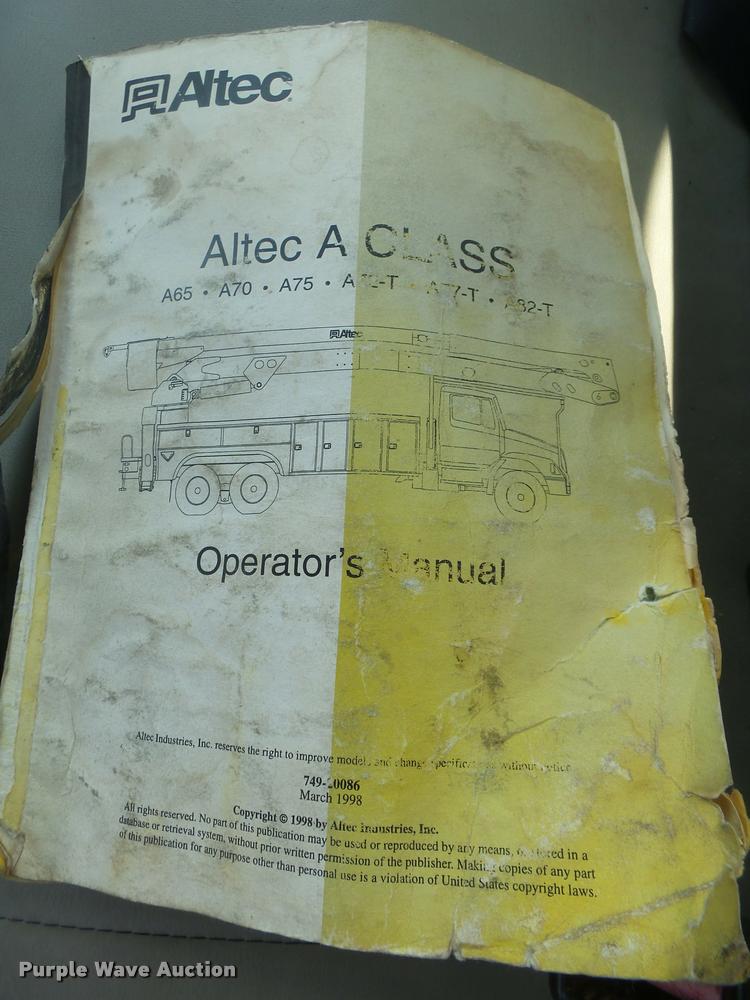 image for item DB7458 1998 International 4900 bucket truck